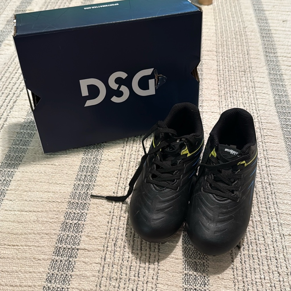 Speed Viper Soccer Cleats by DSG Size 11K